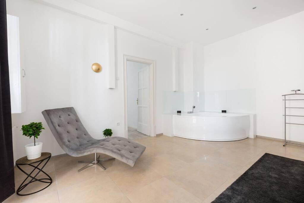 Grand Luxury On The Budapest Broadway W Jacuzzi מראה חיצוני תמונה
